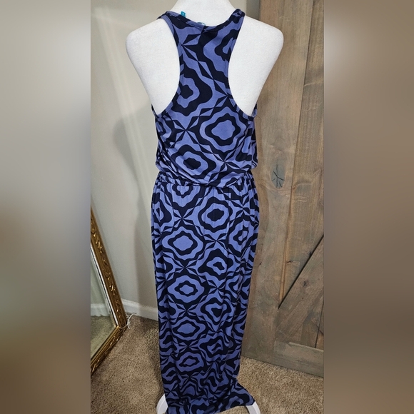 TORI RICHARD Sleeveless Racerback Max Dress In Blue/black Pattern. Size Small - Picture 9 of 12